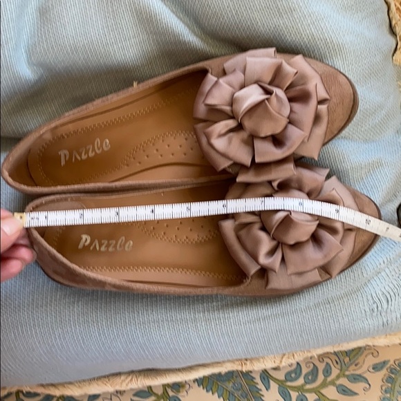 😍 Pazzle Bow Embellished Tan Flats 😍 - Picture 10 of 11